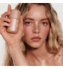 Зволожуючий хайлайтер-молочко для обличчя Rhode — відтінок 02 Pearly Champagne